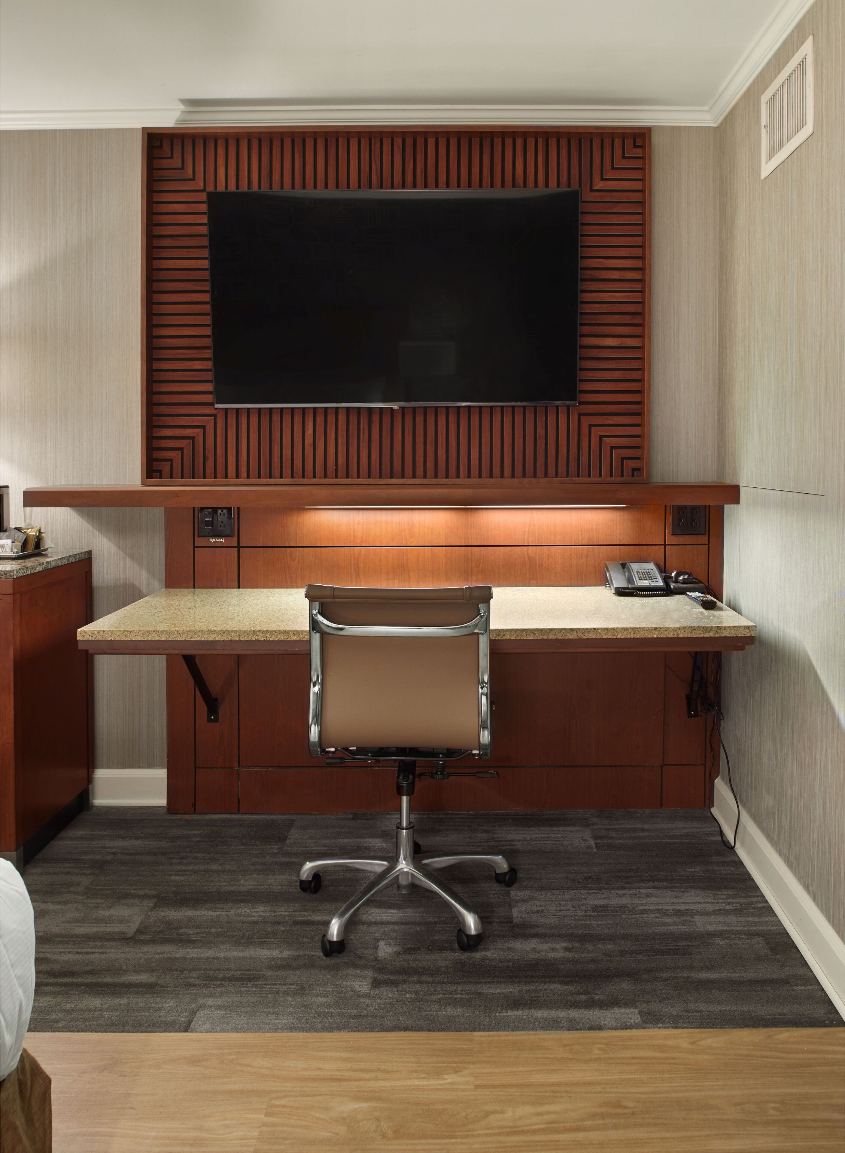 premium bedding, pillow-top beds, in-room safe, desk