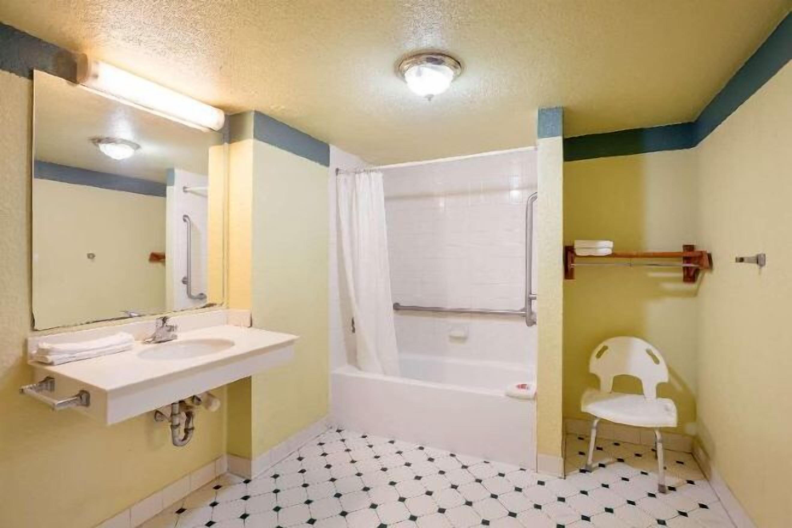 Bathroom | Shower, towels, soap, shampoo