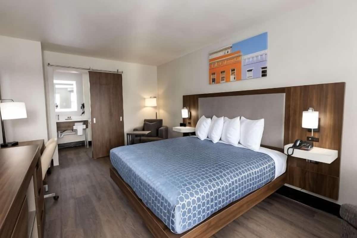 Desk, laptop workspace, free WiFi, alarm clocks