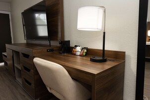 Escritorio, espacio para trabajar con un portátil, wifi gratis