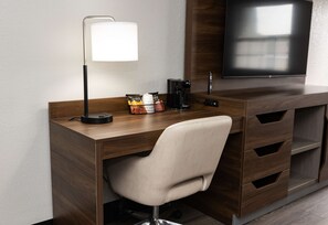 1 bedroom, desk, laptop workspace, free WiFi