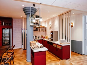 Daily buffet breakfast (EUR 13.50 per person)