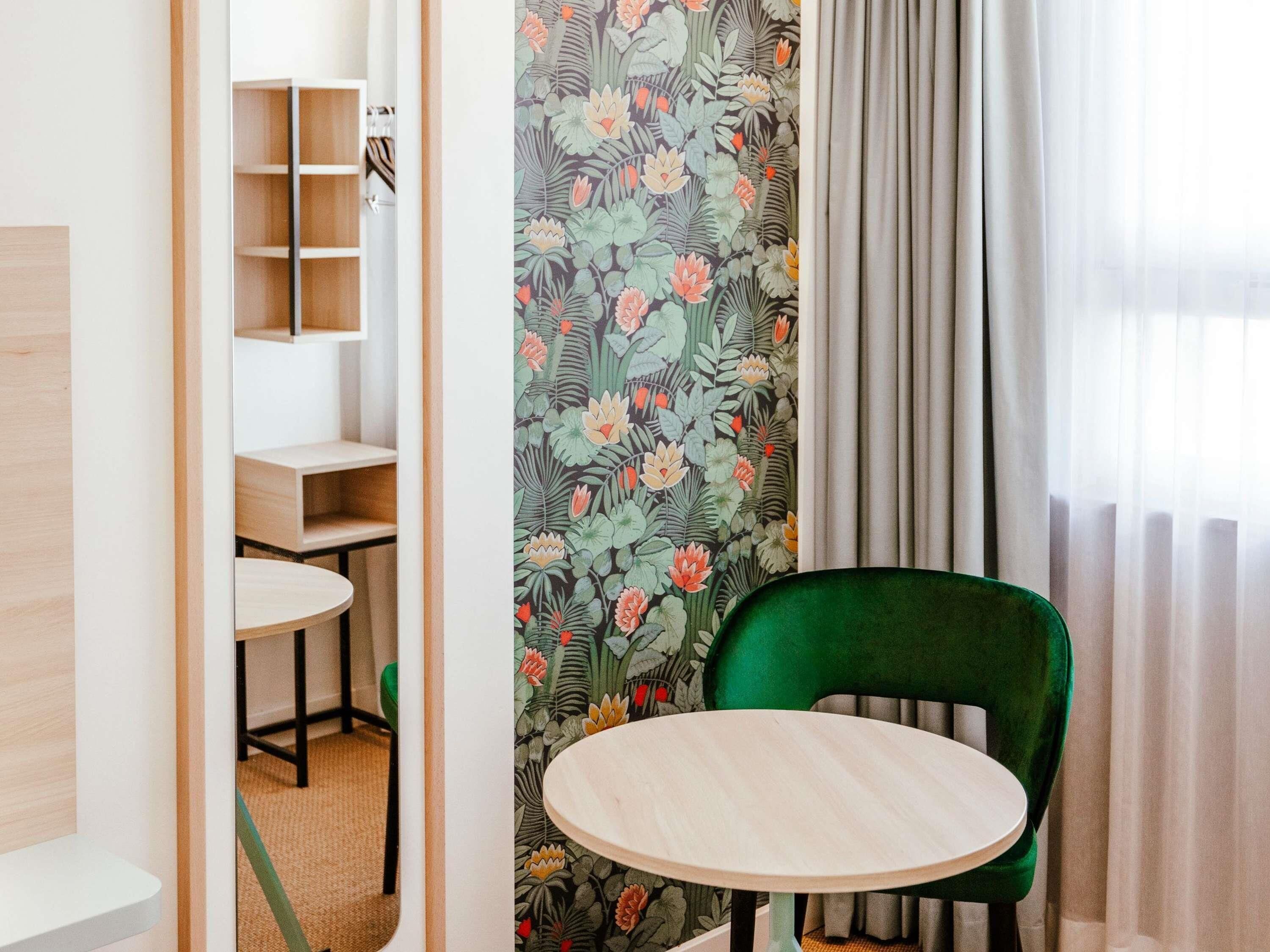 Pillowtop beds, in-room safe, desk, blackout drapes