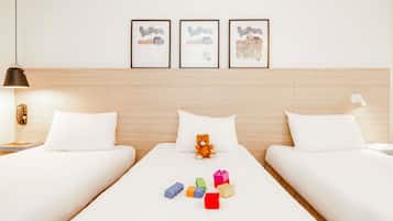 Camas com colchões pillow-top, cofres nos quartos, escrivaninha