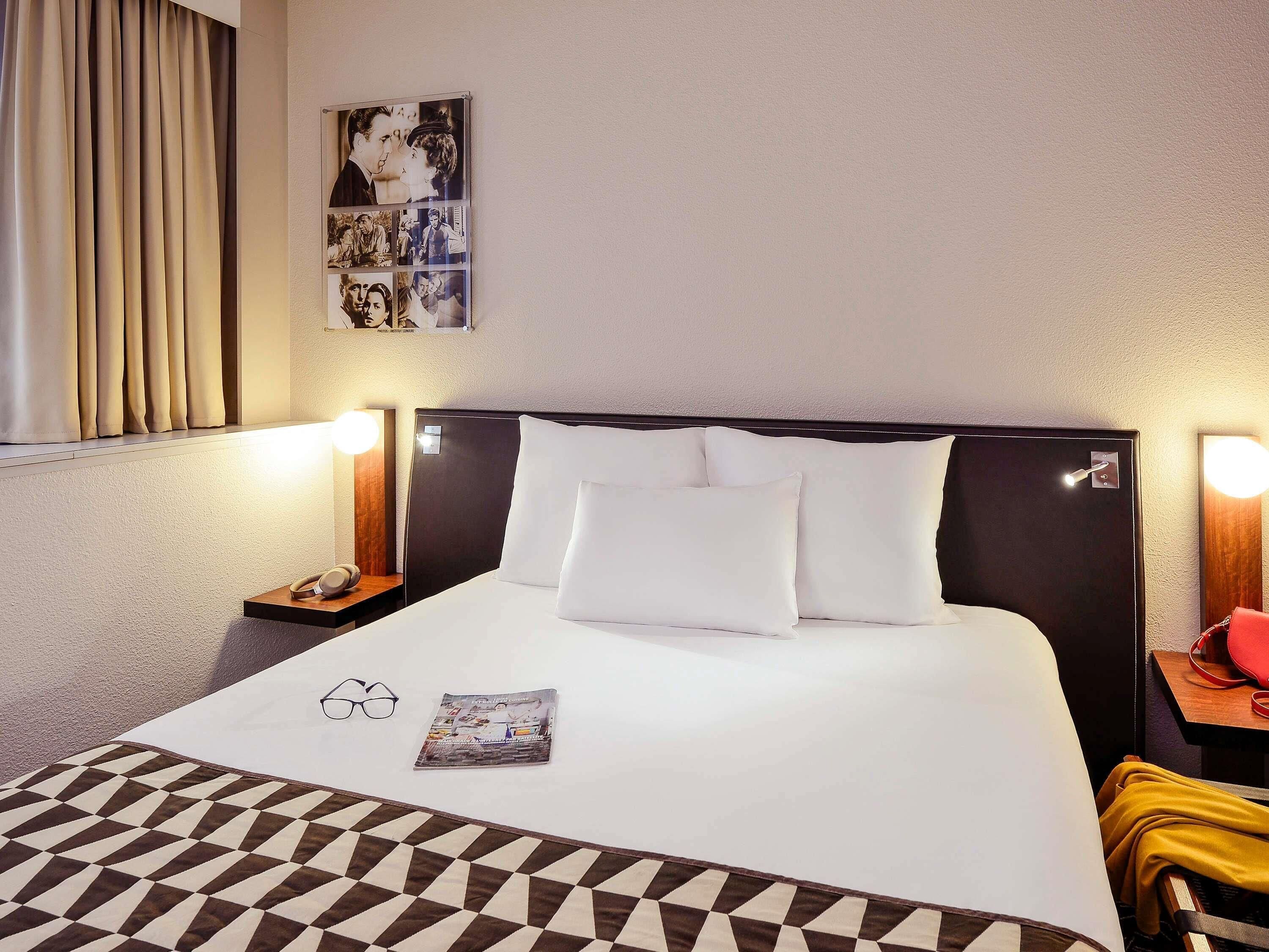Room, 1 Double Bed, Accessible | Premium bedding, minibar, in-room safe, desk