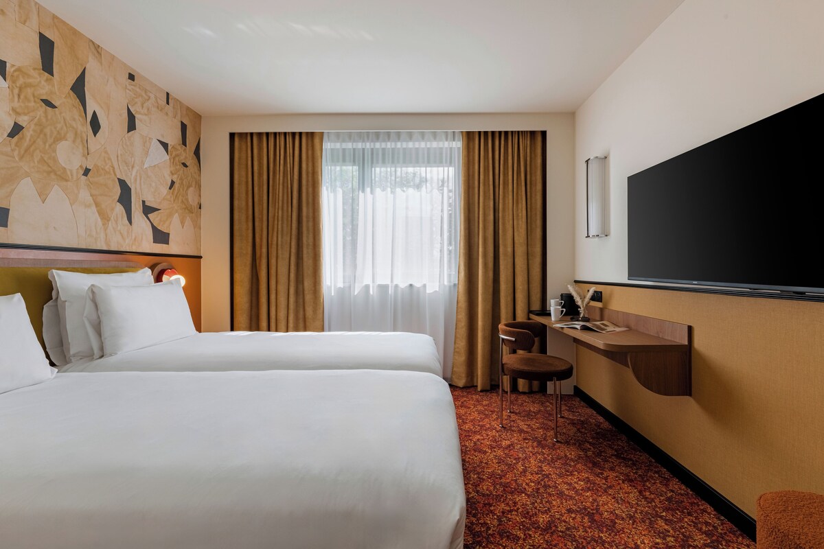 Classic Twin Room, 2 Twin Beds | Premium bedding, in-room safe, desk, blackout drapes