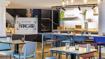 Se sirven desayunos, almuerzos, cenas y cocina francesa