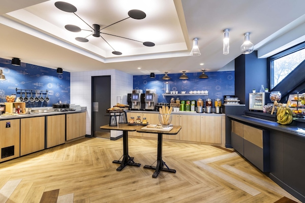 Dagelijks ontbijtbuffet (EUR 19.5 per persoon)