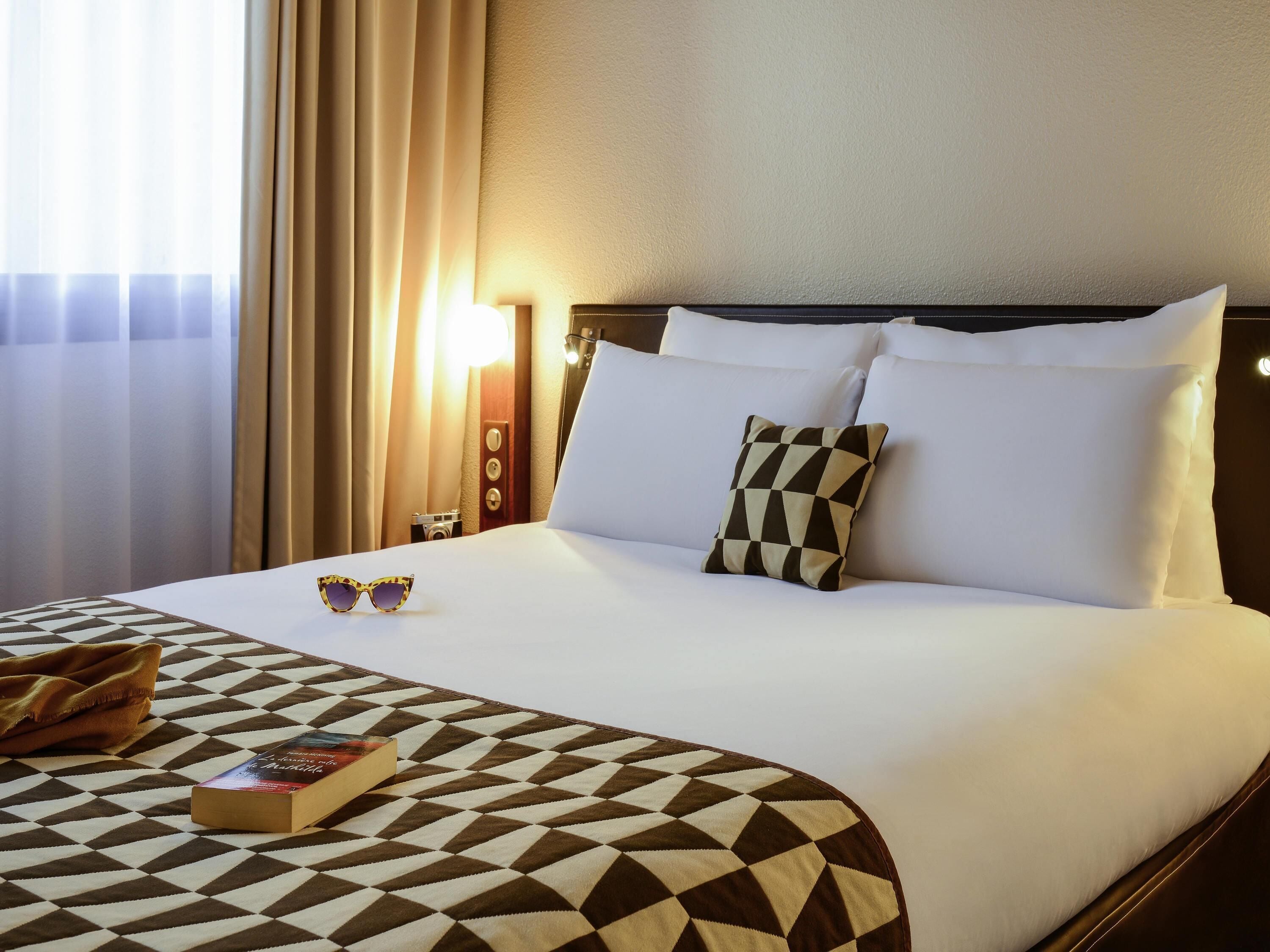 Ropa de cama de alta calidad, minibar, caja fuerte y escritorio