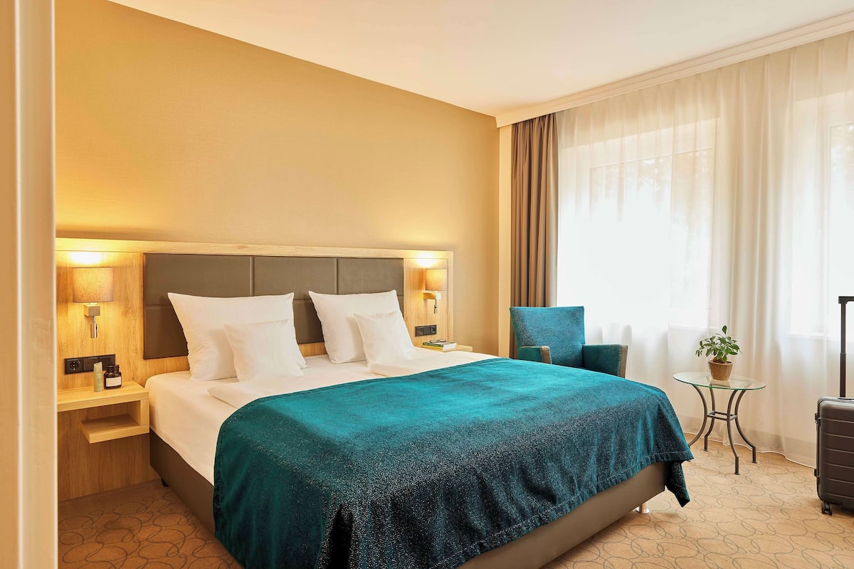 Comfort Room, 1 Double Bed (Converts to 2 Twin Beds) | Hypo-allergenic bedding, in-room safe, individually decorated