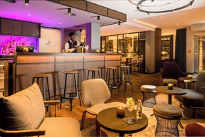 Bar (on property) - Best Western Premier Alsterkrug Hotel (Hamburg)