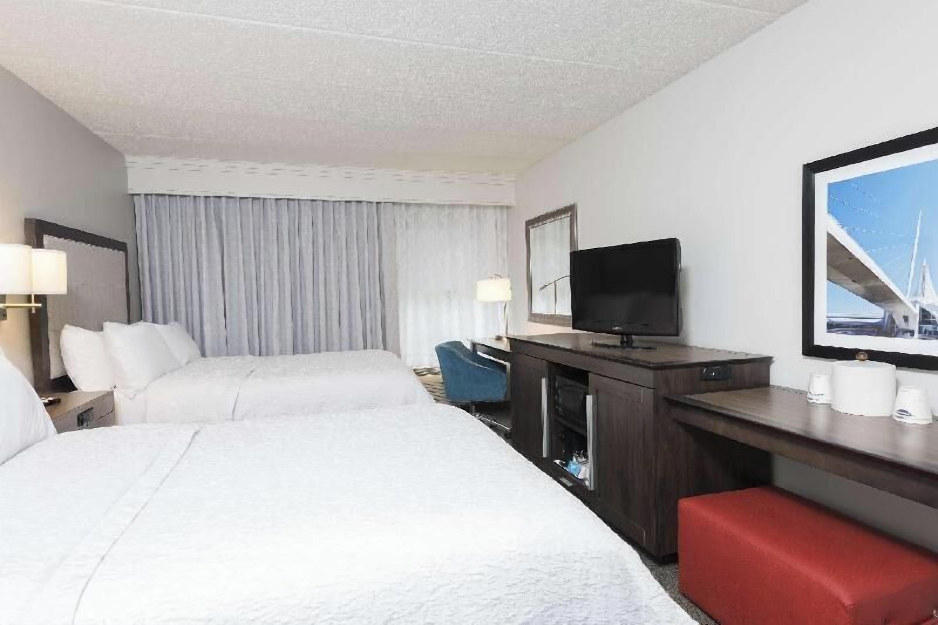 Premium bedding, in-room safe, desk, blackout drapes