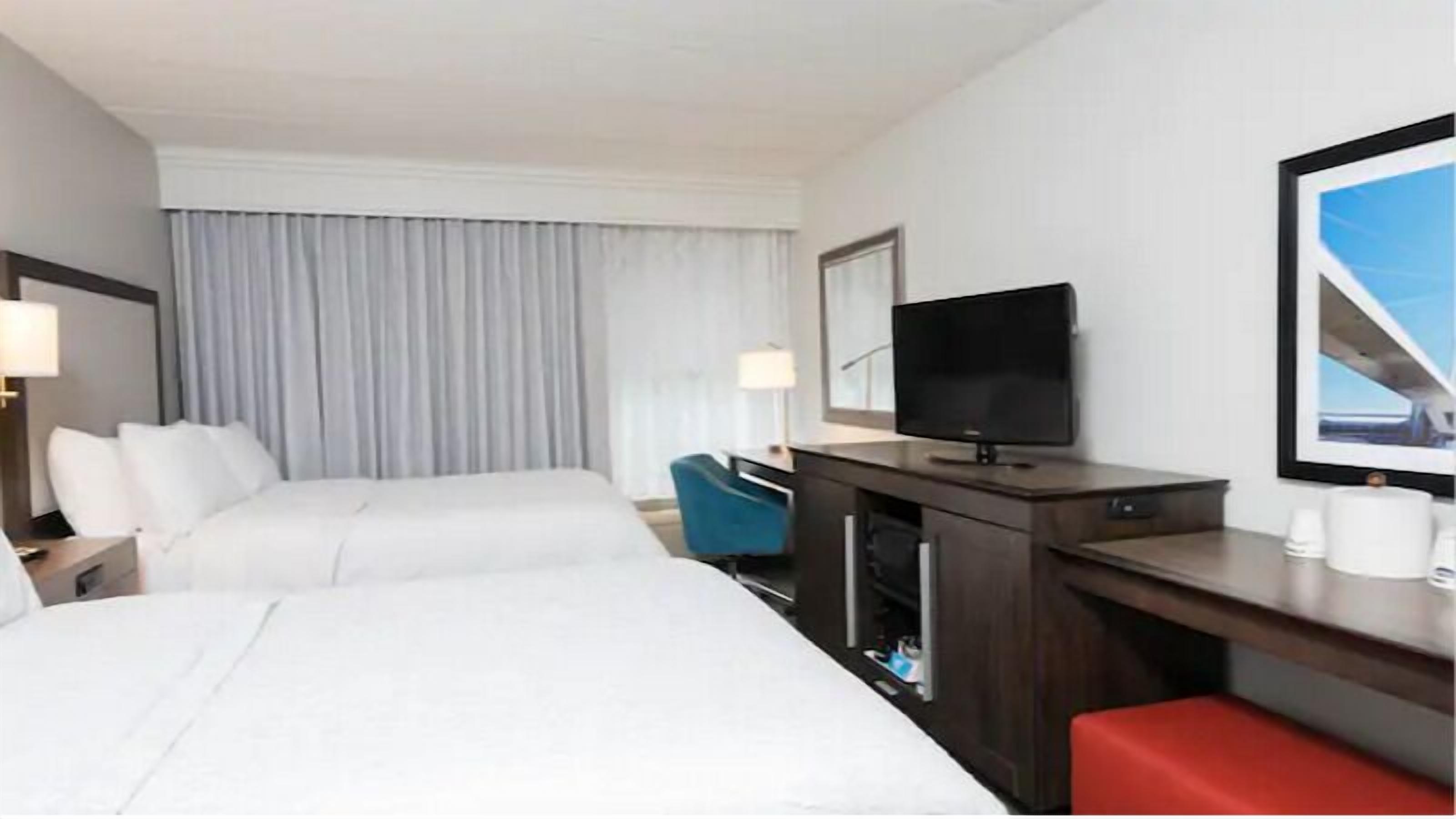 Premium bedding, in-room safe, desk, blackout drapes