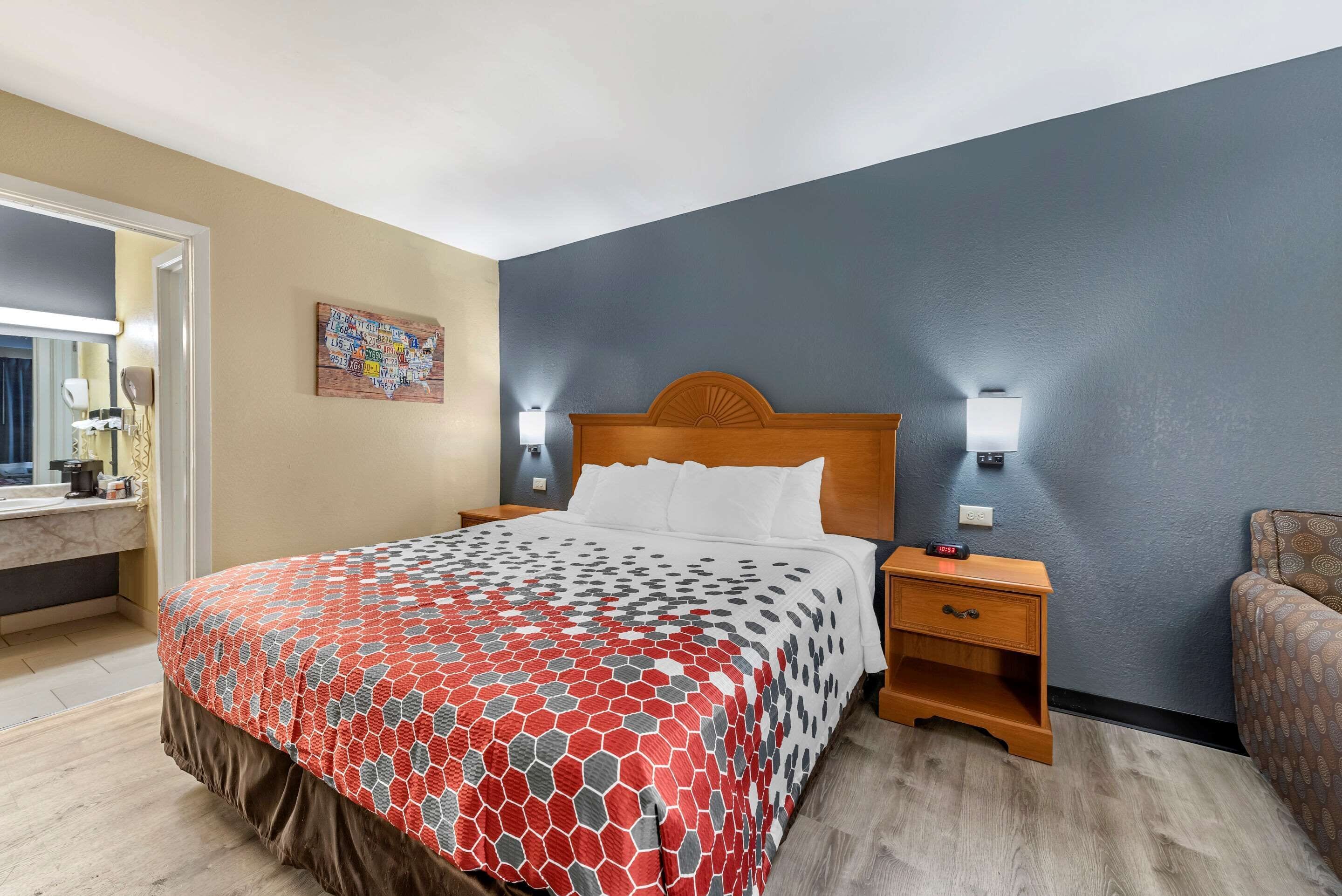 Desk, laptop workspace, free WiFi, bed sheets