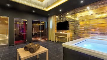 Salas para tratamentos a dois, sauna seca, banheira de hidromassagem