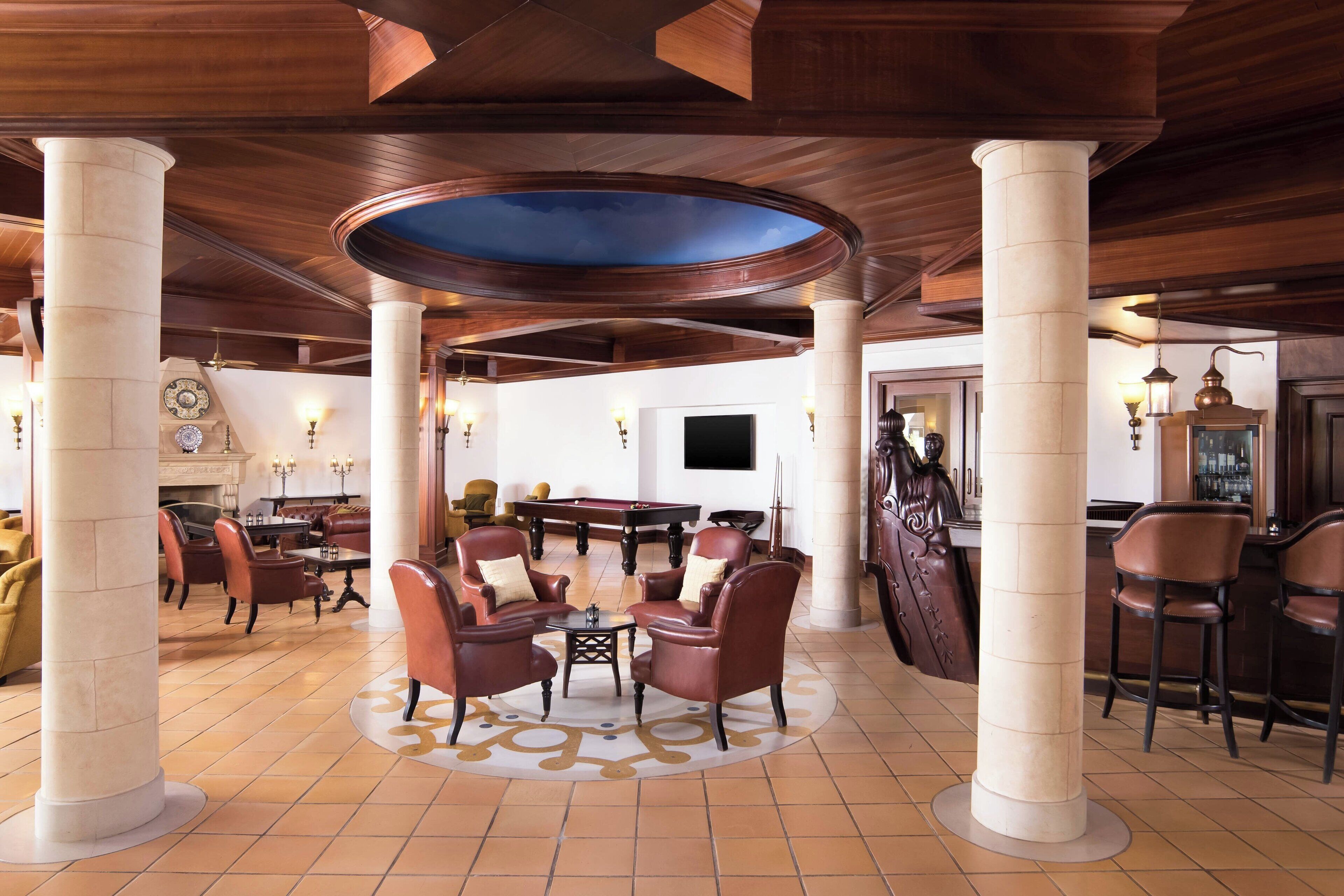Lobby-lounge