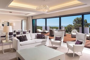 Premium bedding, pillow-top beds, minibar, in-room safe
