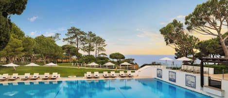 Indoor pool, 8 outdoor pools, pool umbrellas, pool loungers