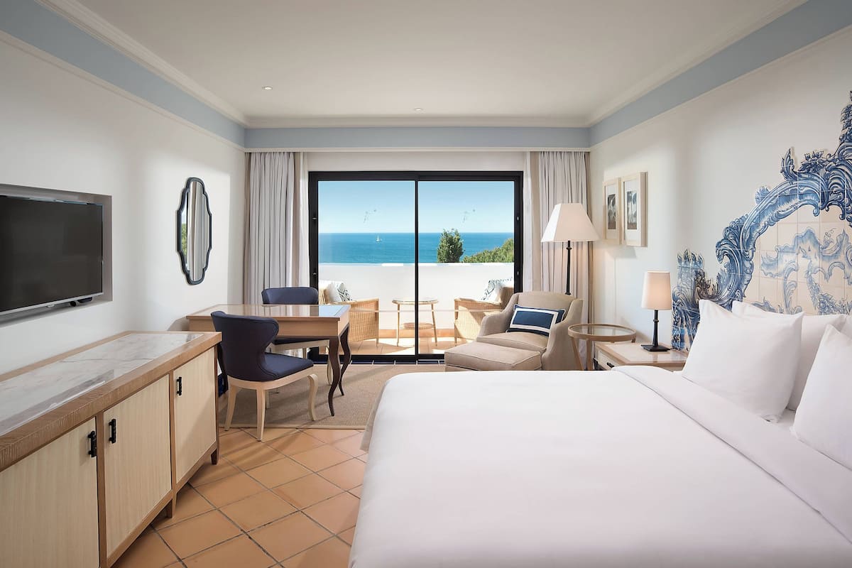 Premium bedding, pillowtop beds, minibar, in-room safe