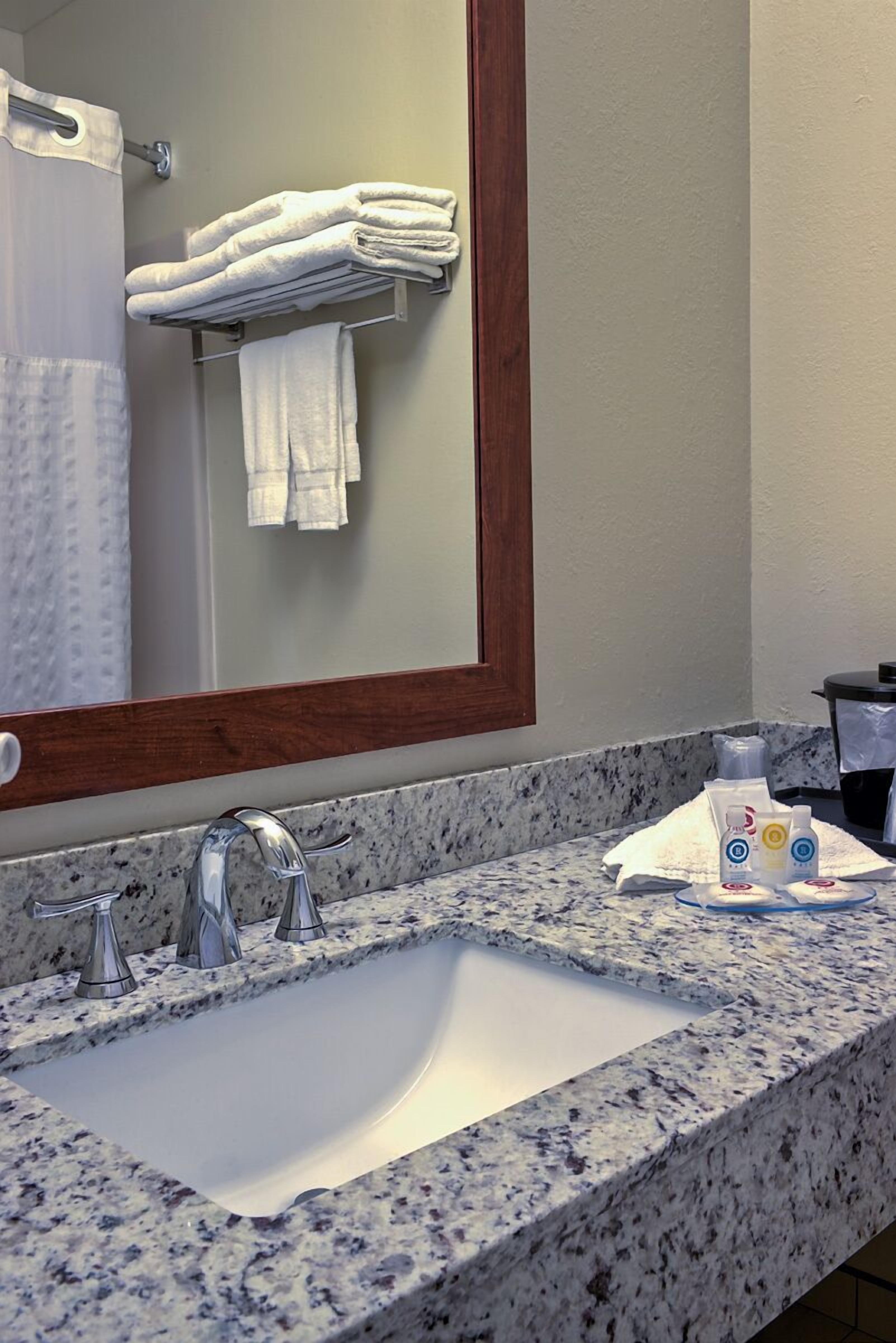 combined shower/bathtub, free toiletries, hair dryer, towels