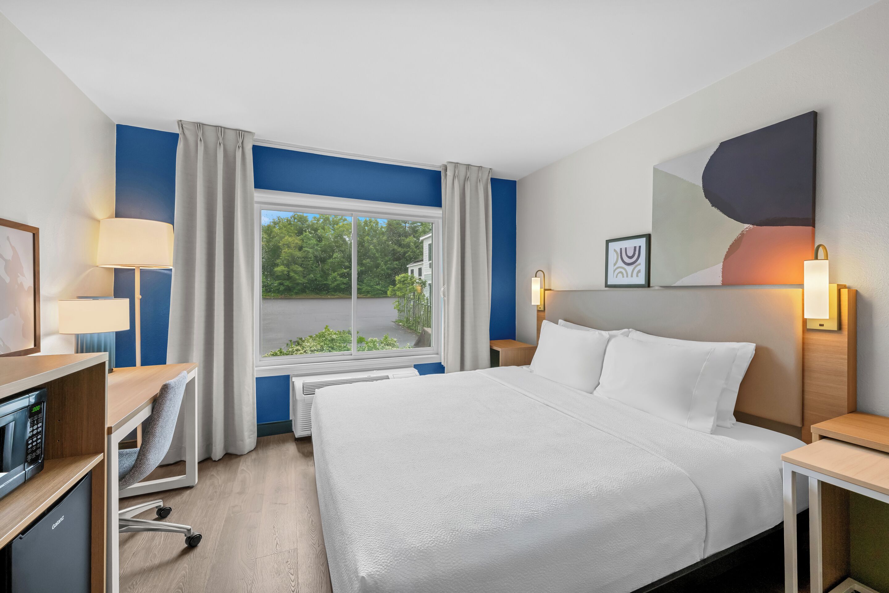 Room, 1 King Bed with Sofa bed | Desk, laptop workspace, blackout drapes, iron/ironing board