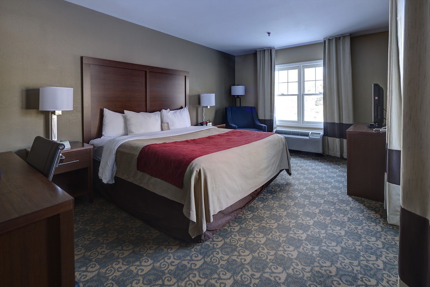 Pillowtop beds, desk, laptop workspace, blackout drapes