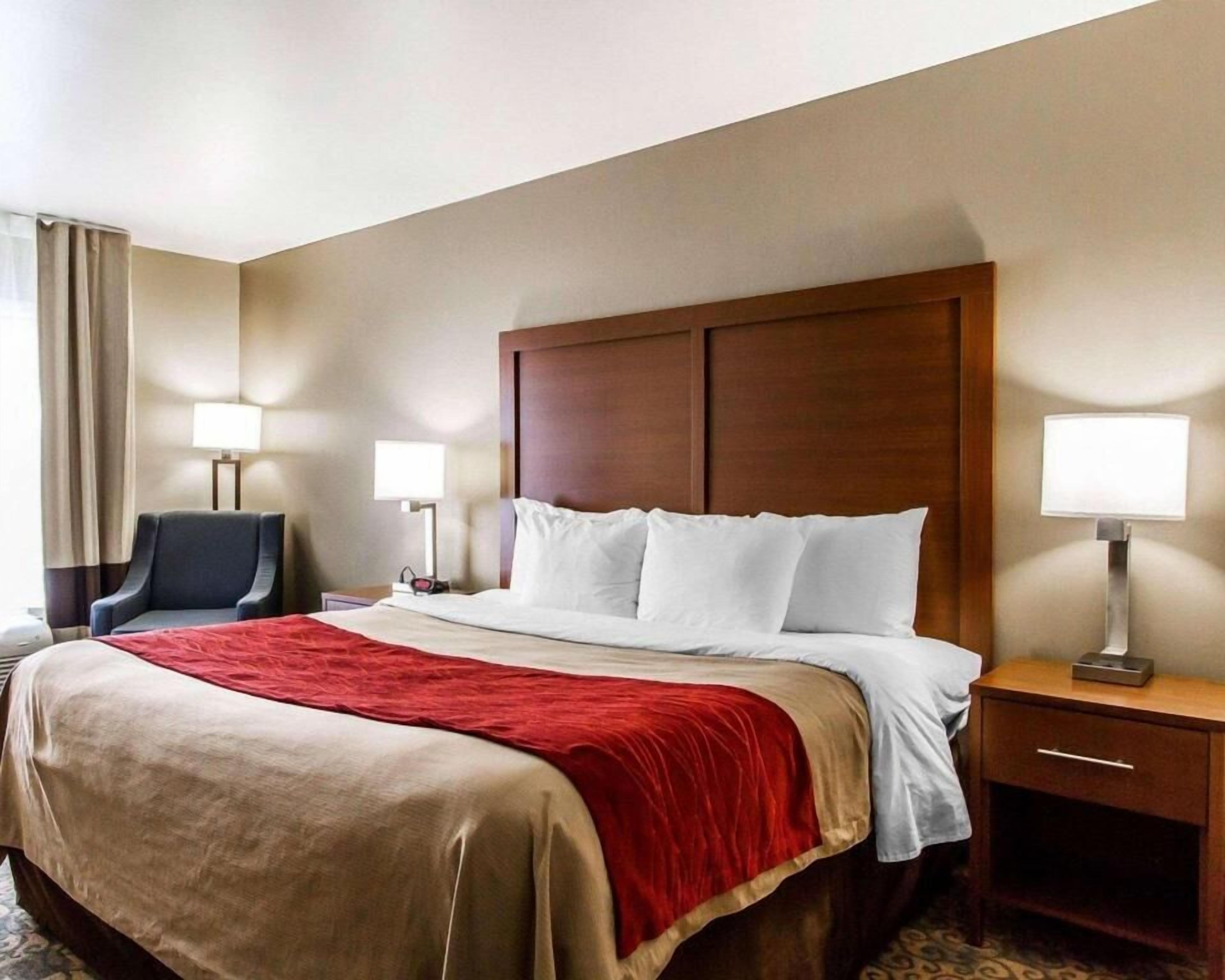 Pillowtop beds, desk, laptop workspace, blackout drapes