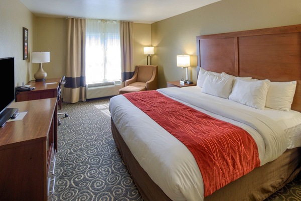 Pillowtop beds, desk, laptop workspace, blackout drapes