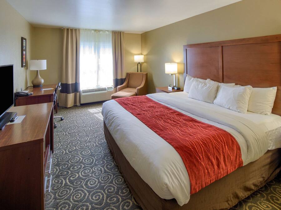 Pillowtop beds, desk, laptop workspace, blackout drapes