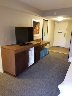Room (1 King Deluxe w/Sofabed Nonsmoking) | 1 bedroom, premium bedding, desk, blackout drapes