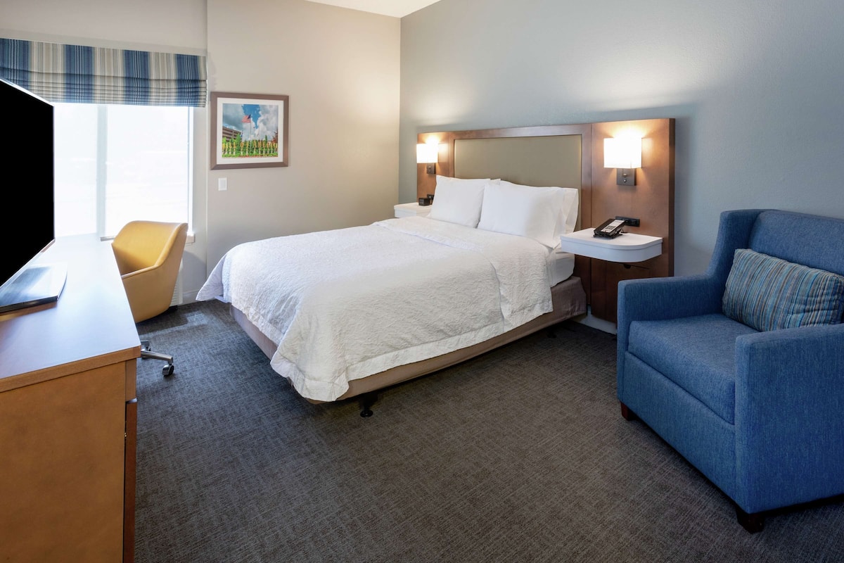 1 bedroom, premium bedding, desk, blackout drapes