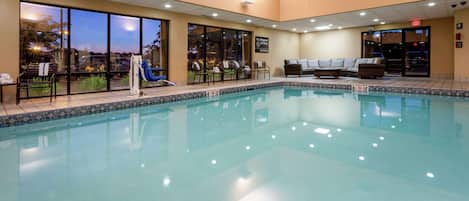 Indoor pool, sun loungers