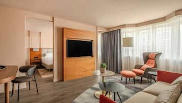 Executive Suite, 1 Double Bed | Premium bedding, minibar, in-room safe, desk
