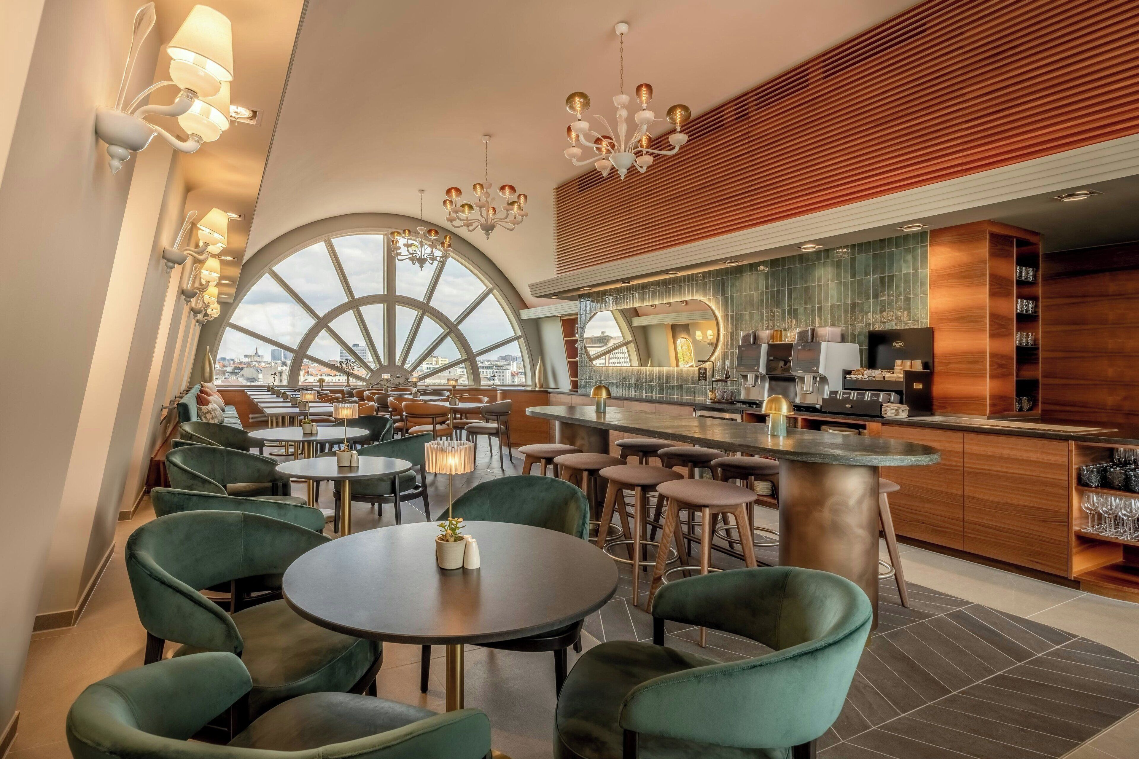 2 bars/lounges, sportbar, cocktailbar