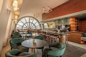 2 bars/lounges, sports bar, cocktail bar - Vienna Marriott Hotel (Vienna)