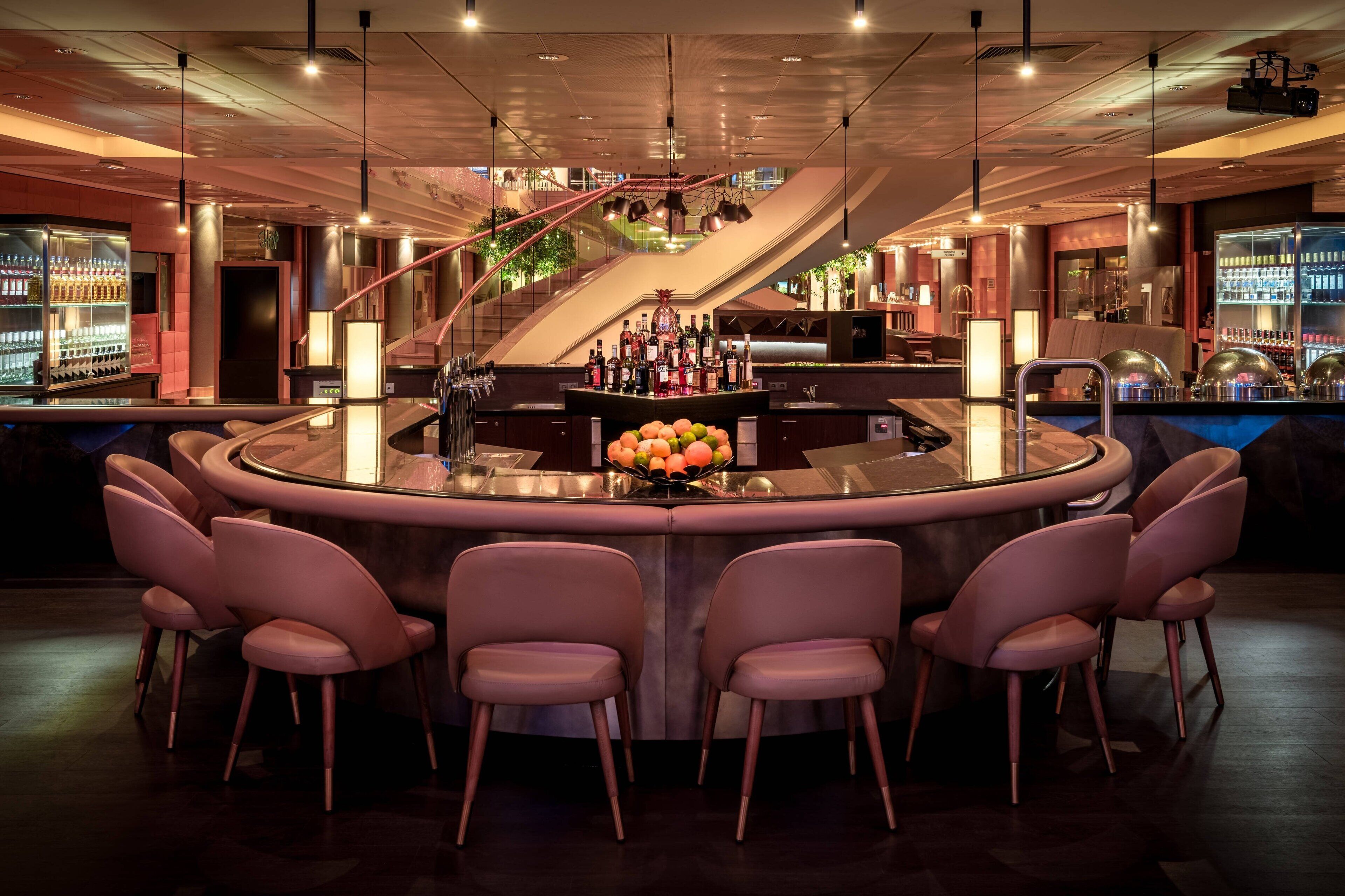 2 bars/lounges, sports bar, cocktail bar