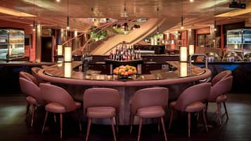 2 bars/lounges, sports bar, cocktail bar