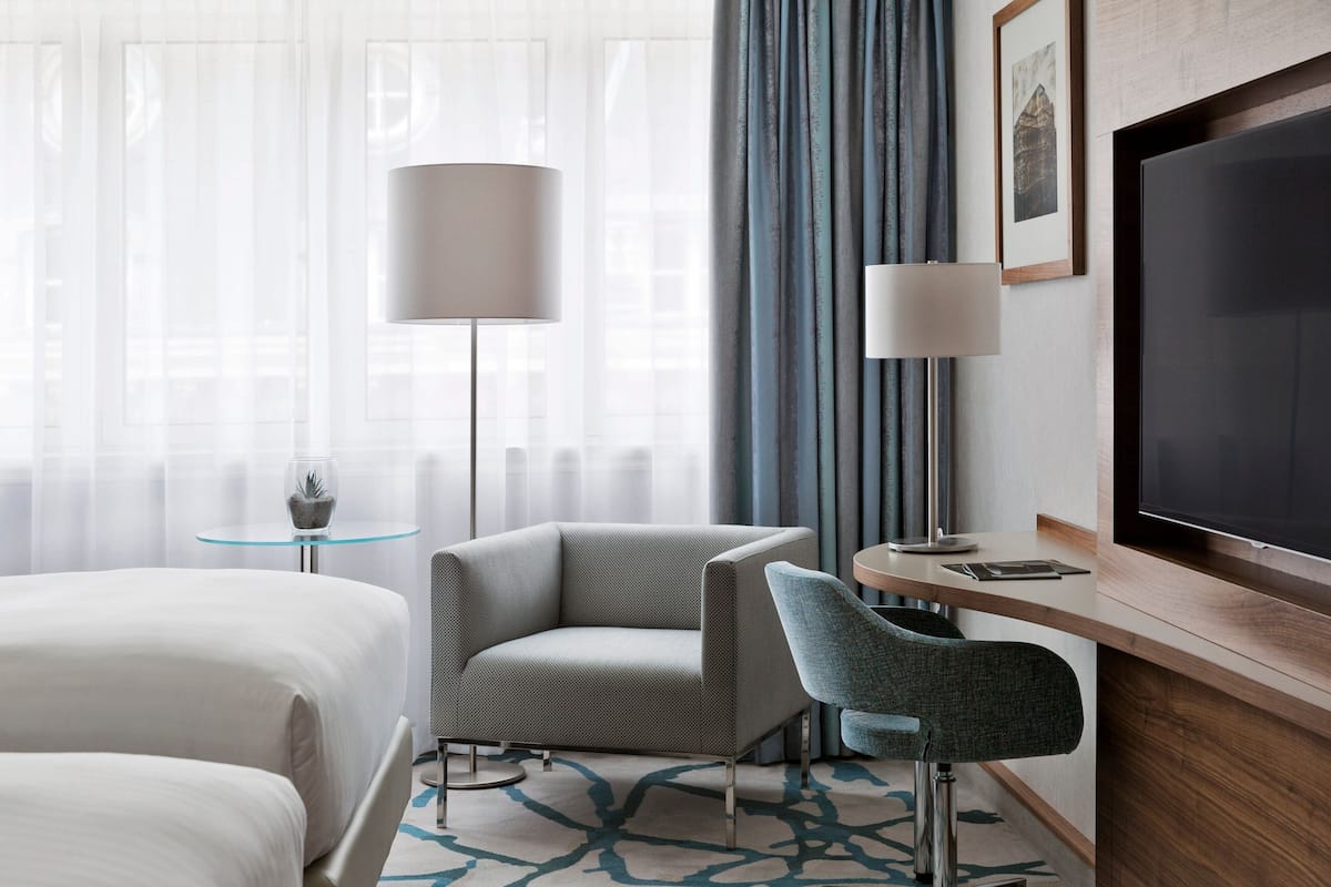 Quarto luxo, 2 camas de casal, para não fumantes | 1 quarto, roupas de cama premium, frigobar, cofres nos quartos