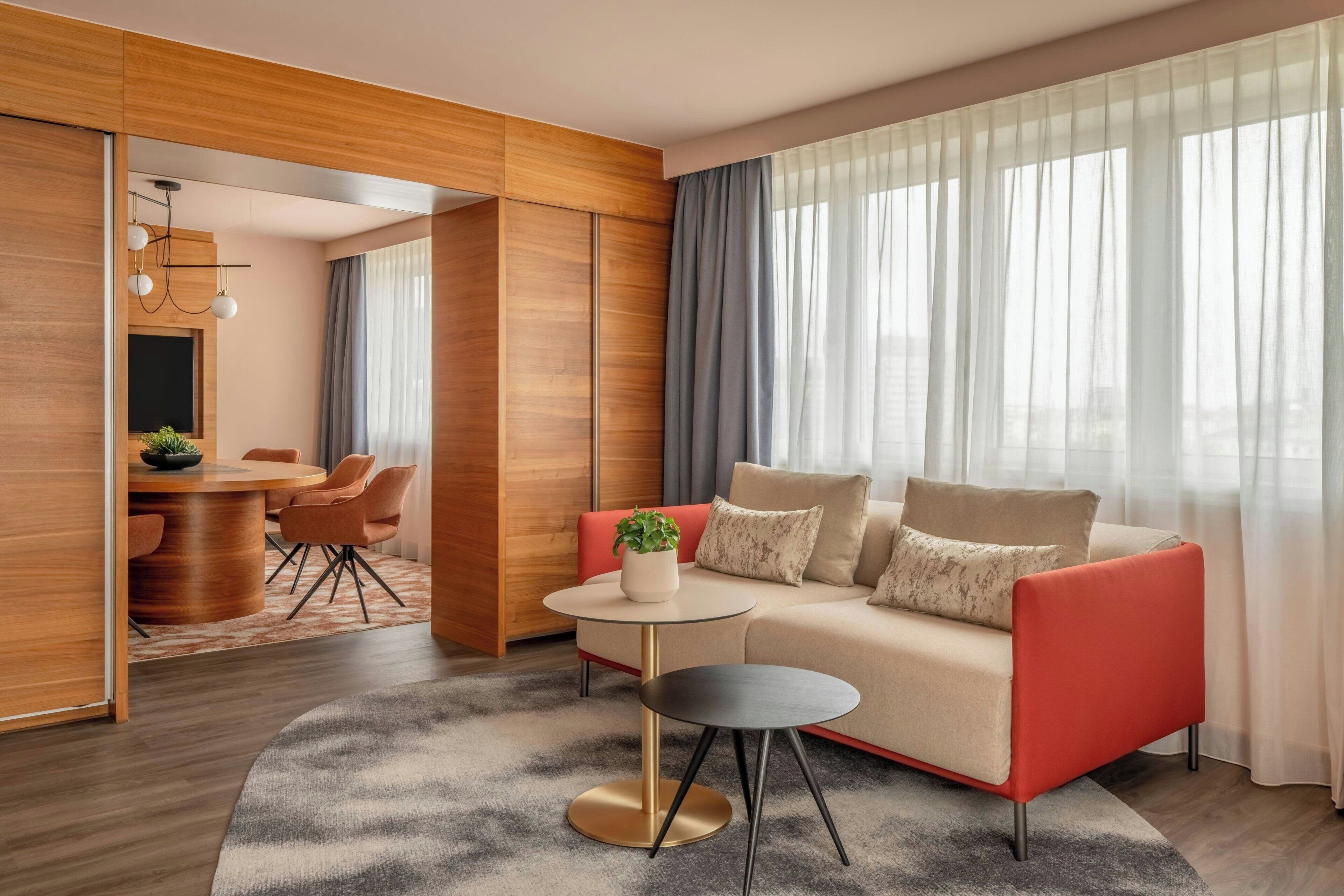 俱乐部套房, 1 间卧室 | 高档床上用品、迷你吧、客房内保险箱、办公桌