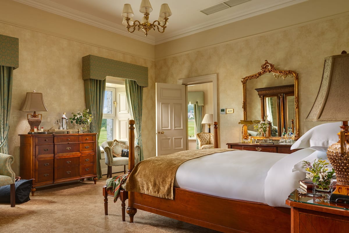 1 bedroom, premium bedding, minibar, in-room safe