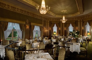 2 restaurants, breakfast served