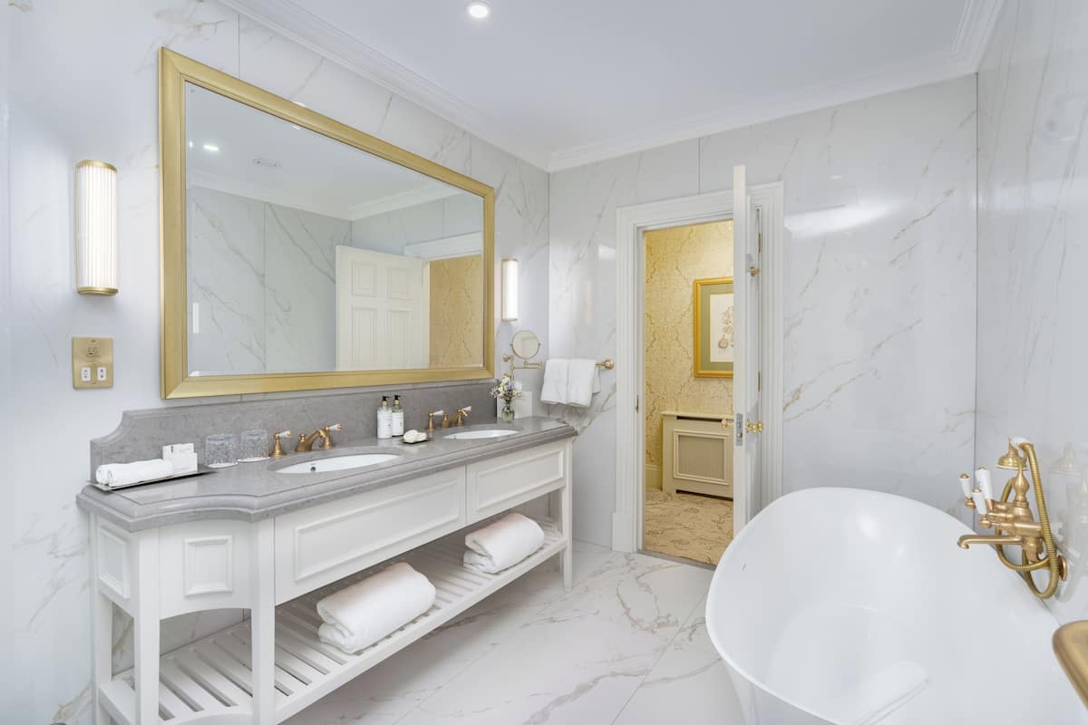 presidential suite | bathroom | combined shower/bathtub, hair dryer, bathrobes, slippers