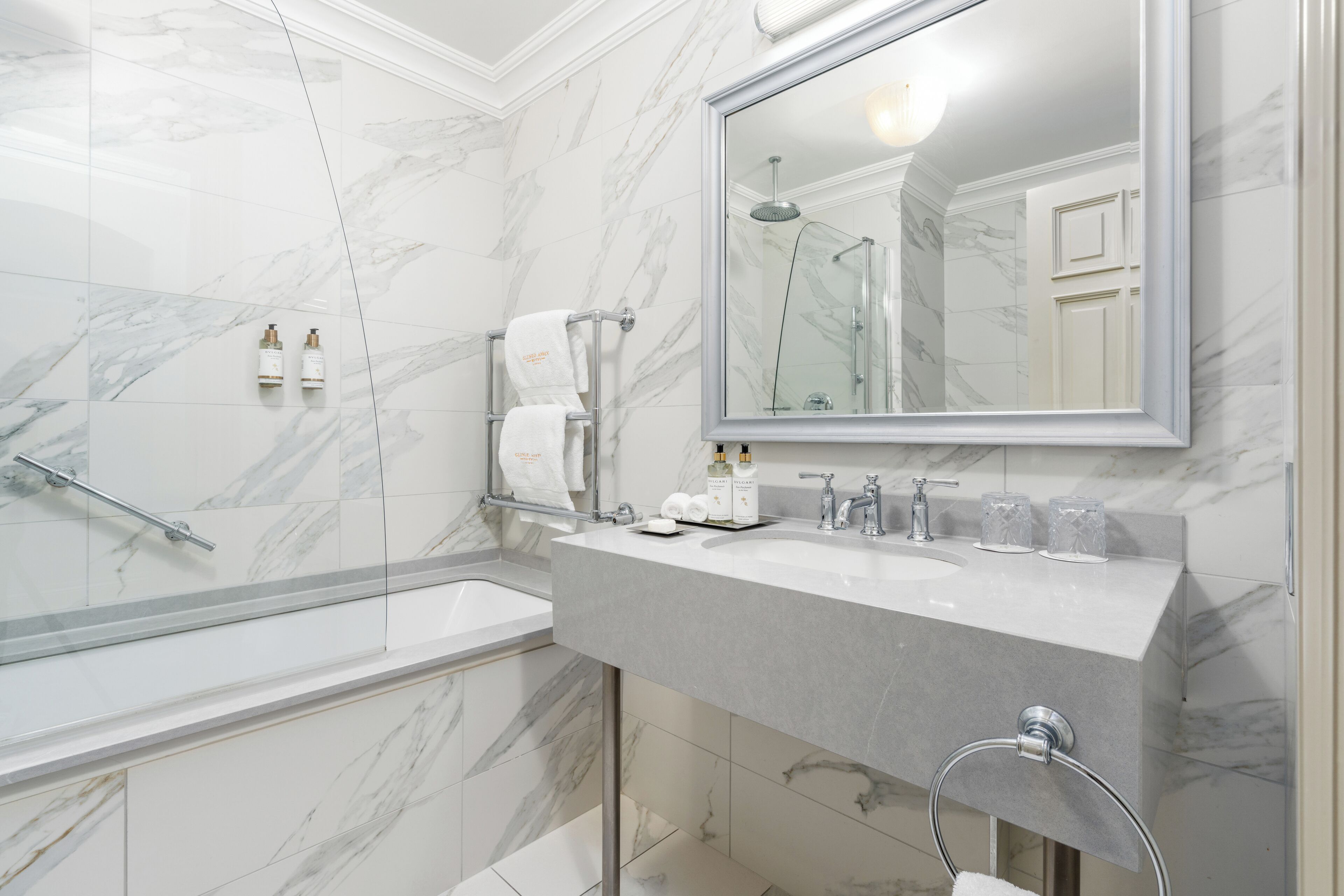 combined shower/bathtub, hair dryer, bathrobes, slippers