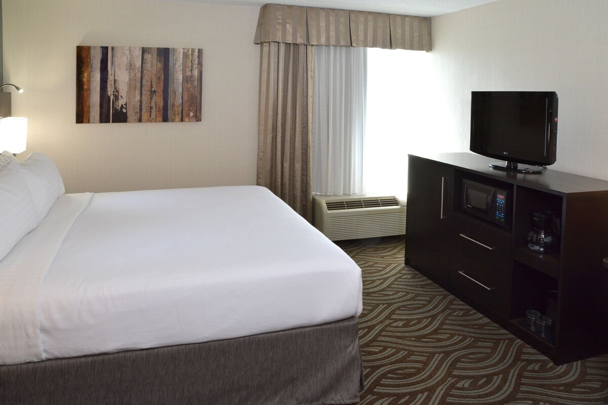 In-room safe, desk, blackout drapes, iron/ironing board