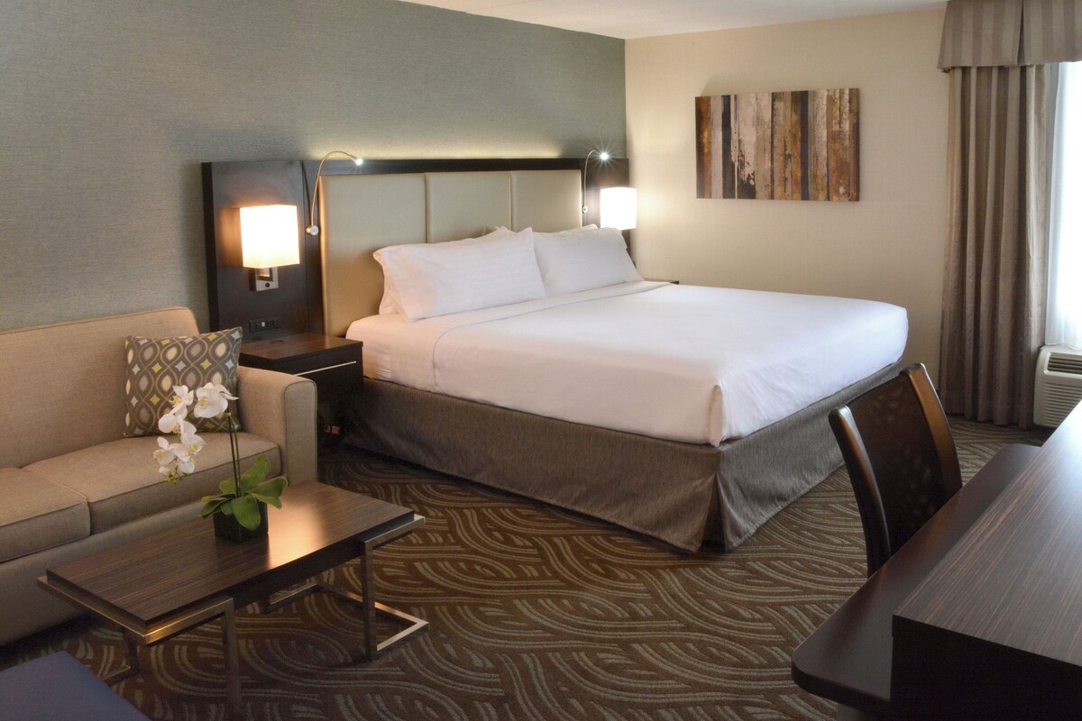 In-room safe, desk, blackout drapes, iron/ironing board