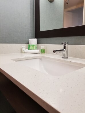 Free toiletries, hair dryer, towels - Holiday Inn Youngstown South by IHG (Boardman)