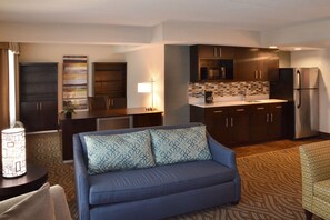 In-room safe, desk, blackout curtains, iron/ironing board - Holiday Inn Youngstown South by IHG (Boardman)