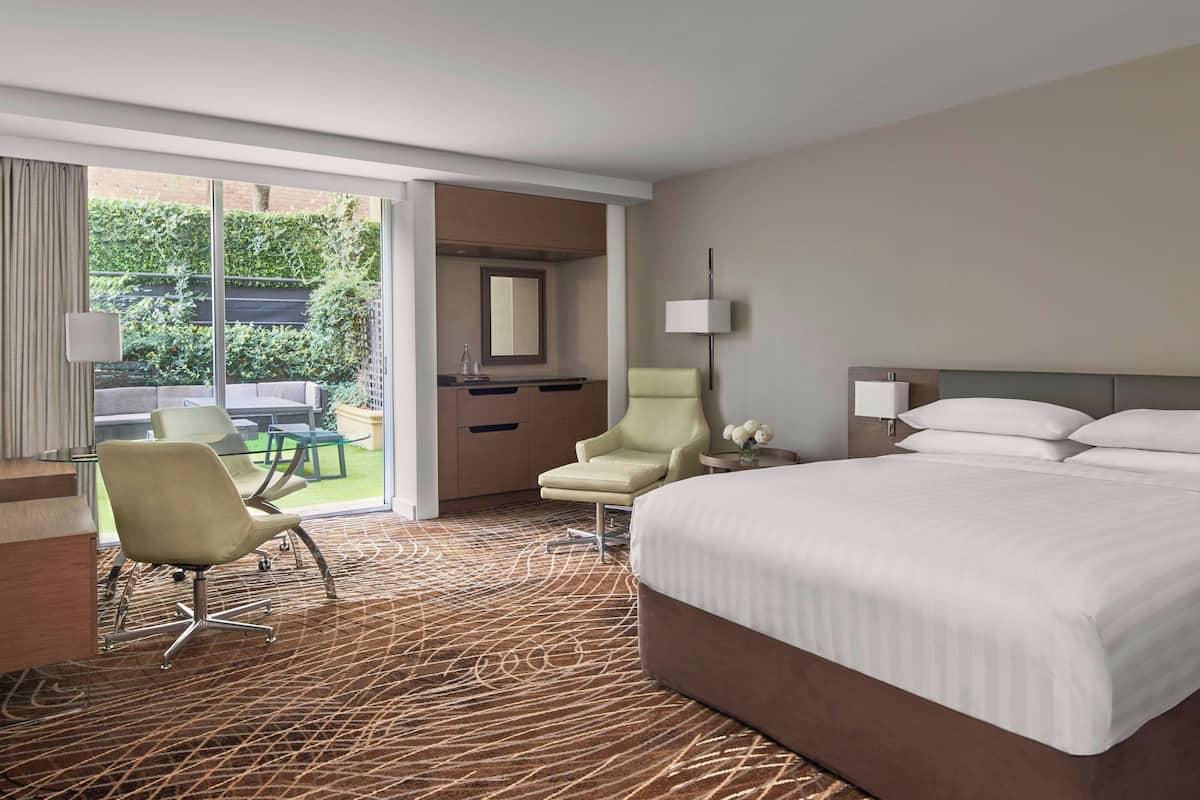 premier room, 1 queen bed, courtyard view | 1 bedroom, premium bedding, down duvets, pillow-top beds