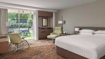 Premier Room, 1 Queen Bed, Courtyard View | Premium bedding, down comforters, pillowtop beds, minibar