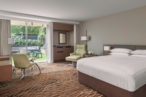Premier Room, 1 Queen Bed, Courtyard View | Premium bedding, down duvets, pillow-top beds, minibar
